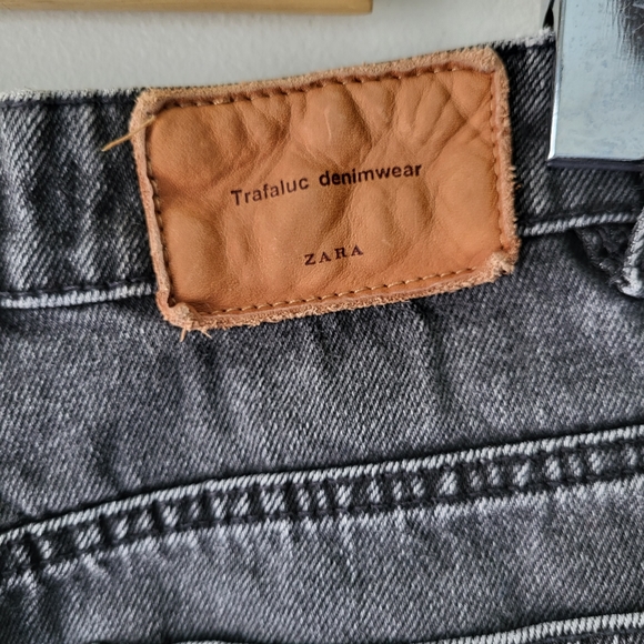 Zara black high waisted zipper fly jean shorts Size 2 - Picture 5 of 7